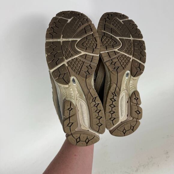 New Balance 2002R Sneakers Womens 8 Taupe Gray Lace-Up Low Top Running Shoes - Picture 8 of 10